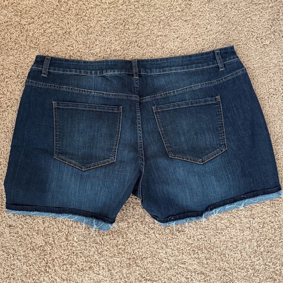 Lane Bryant Girlfriend Shorts Size 22 Dark Wash Frayed Hem - Picture 3 of 5